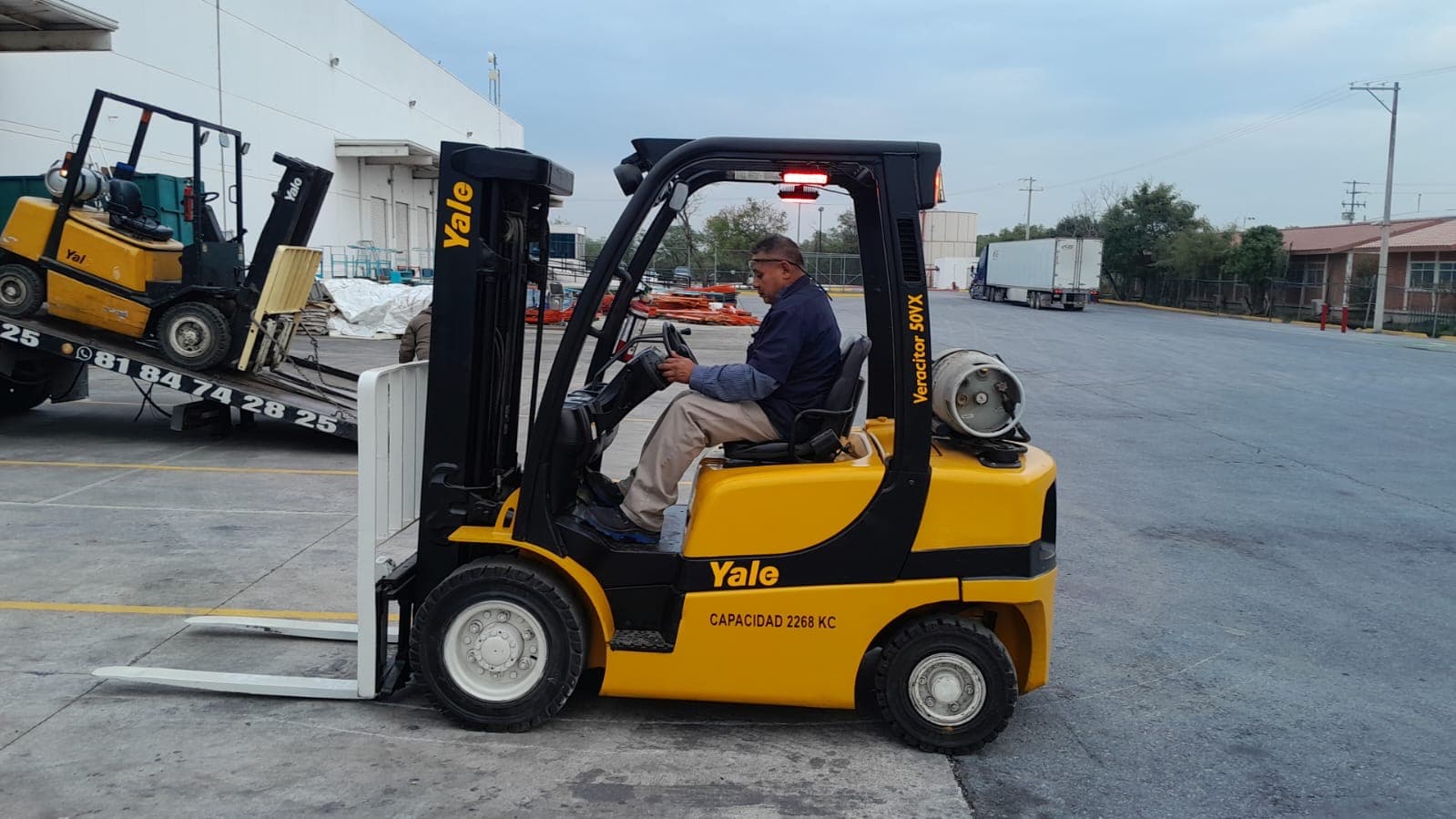 Momtacargas 5000 LBS miniatura 3