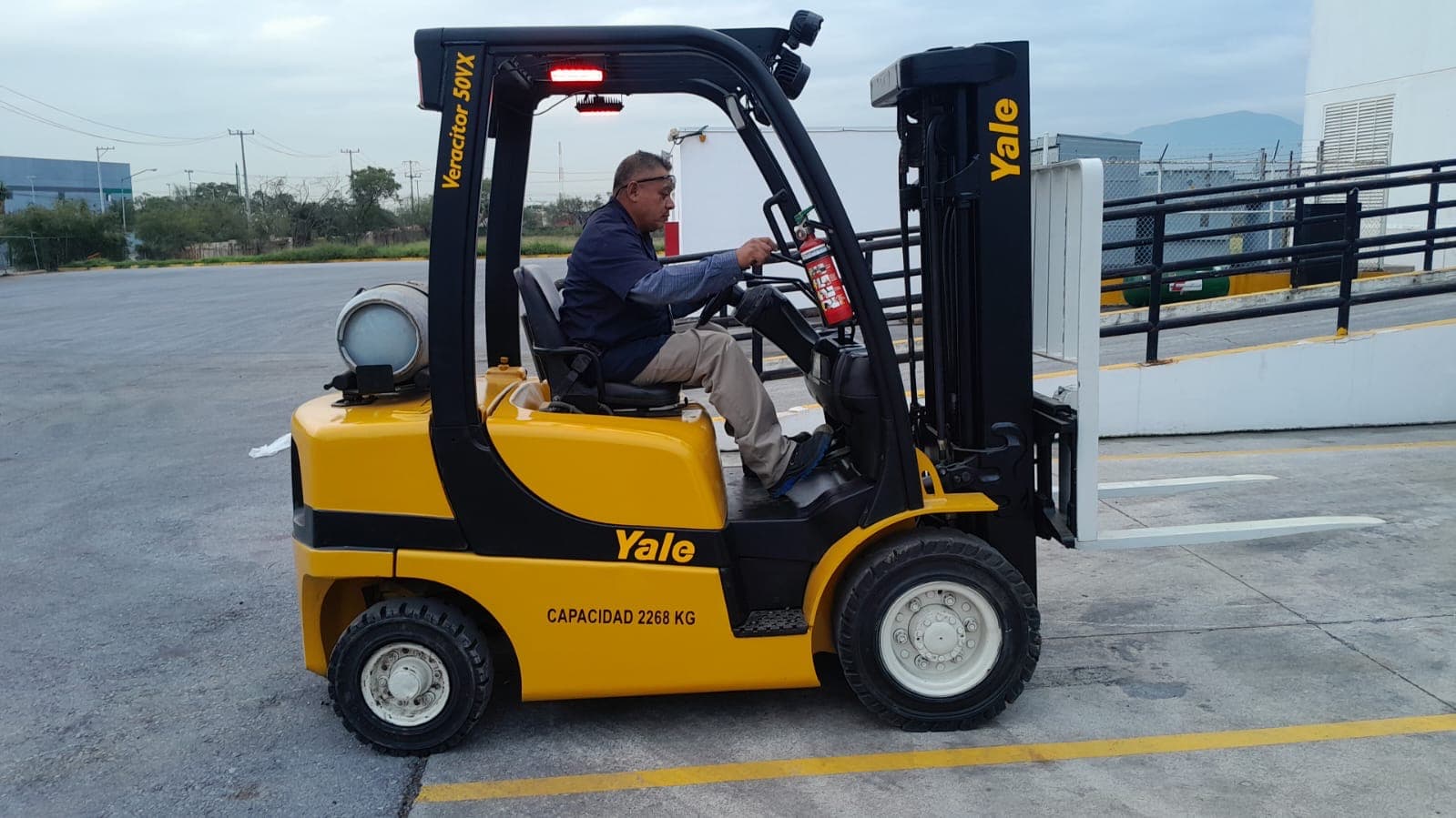 Momtacargas 5000 LBS miniatura 2