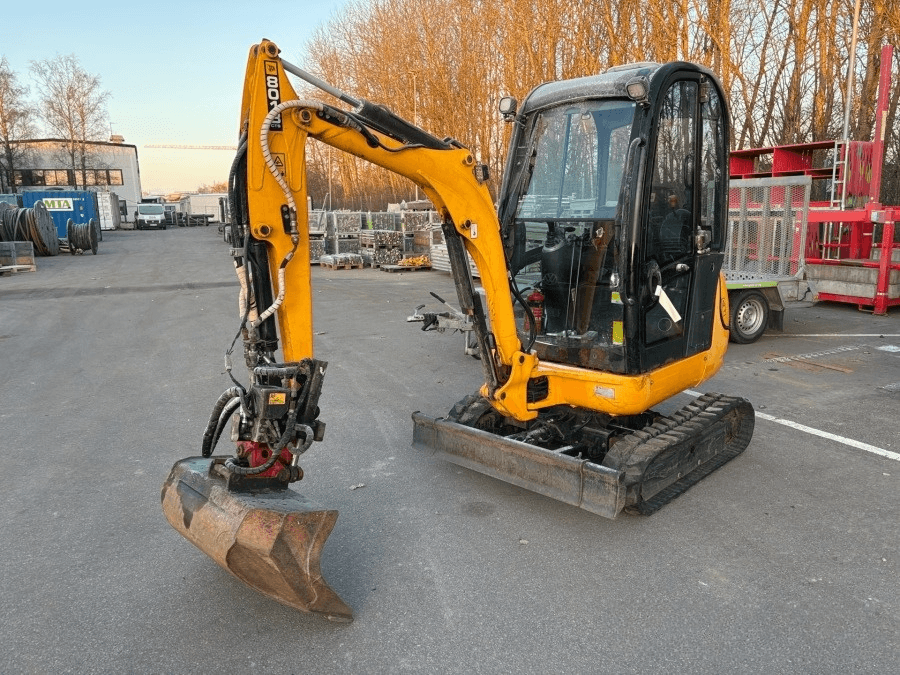 Excavadora JCB 8014