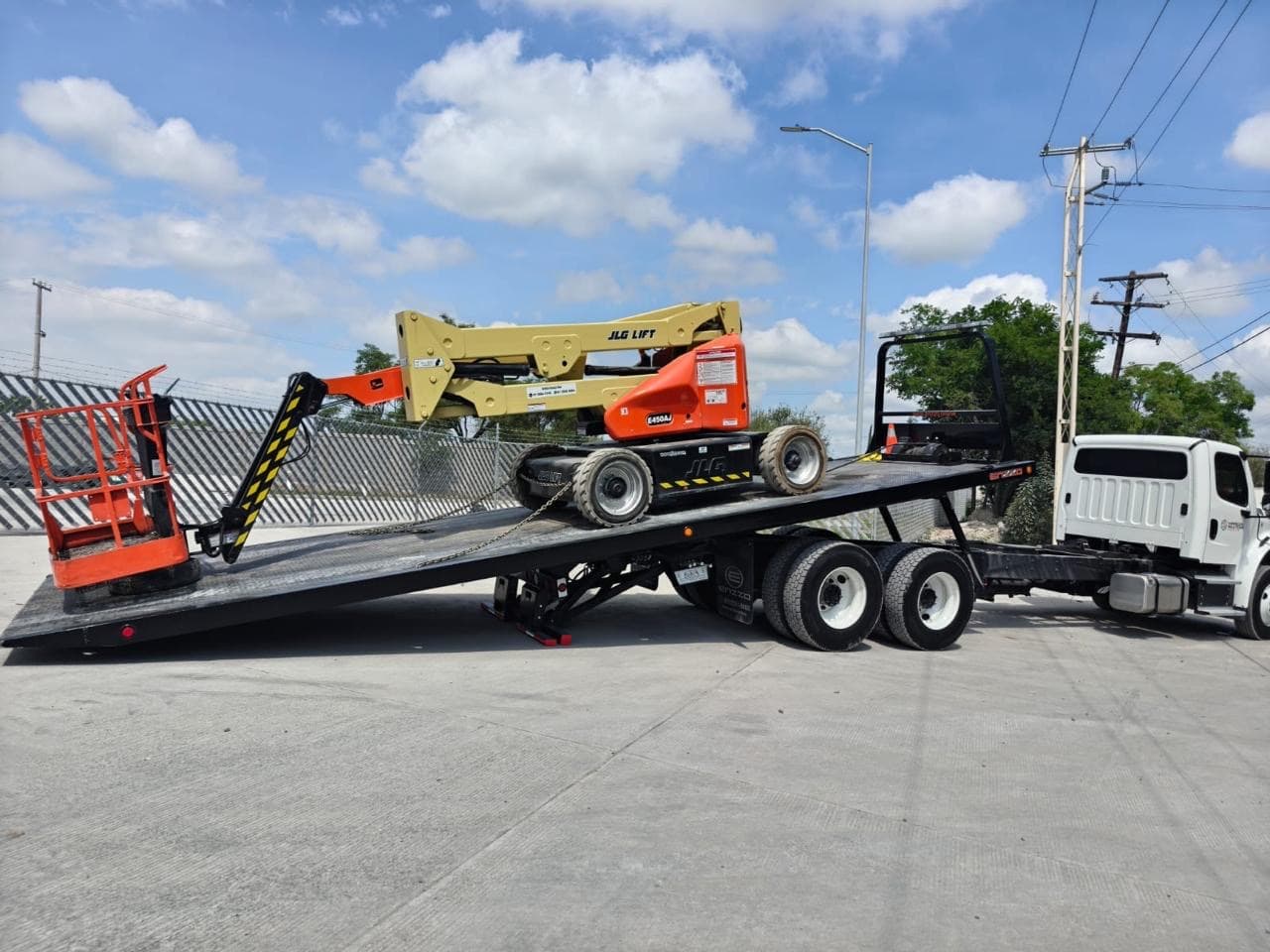 Plataforma articulada JLG E450AJ miniatura 1