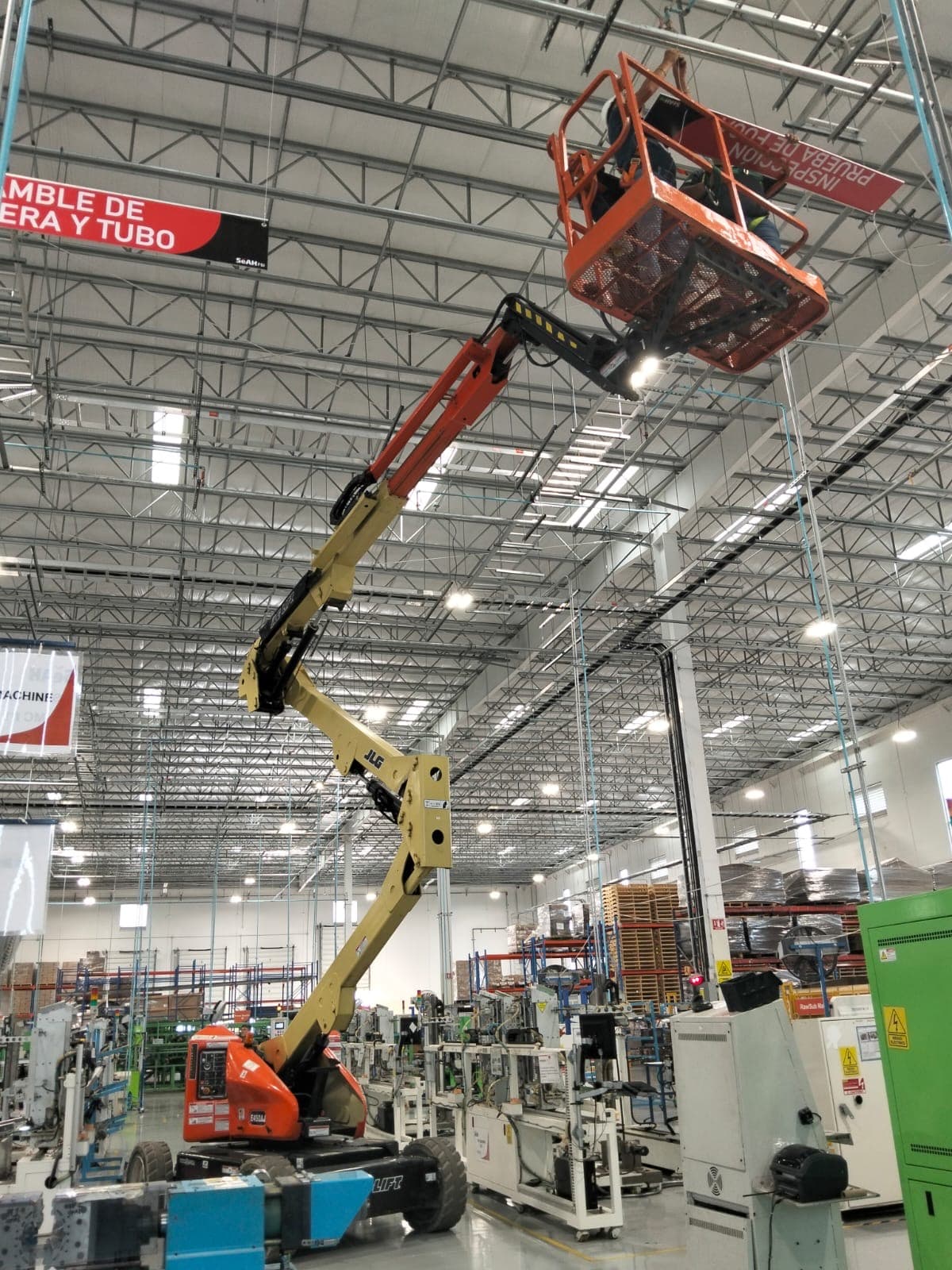 Plataforma articulada JLG E450AJ miniatura 4