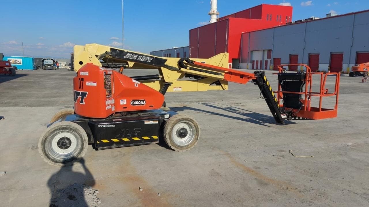 Plataforma articulada JLG E450AJ miniatura 3