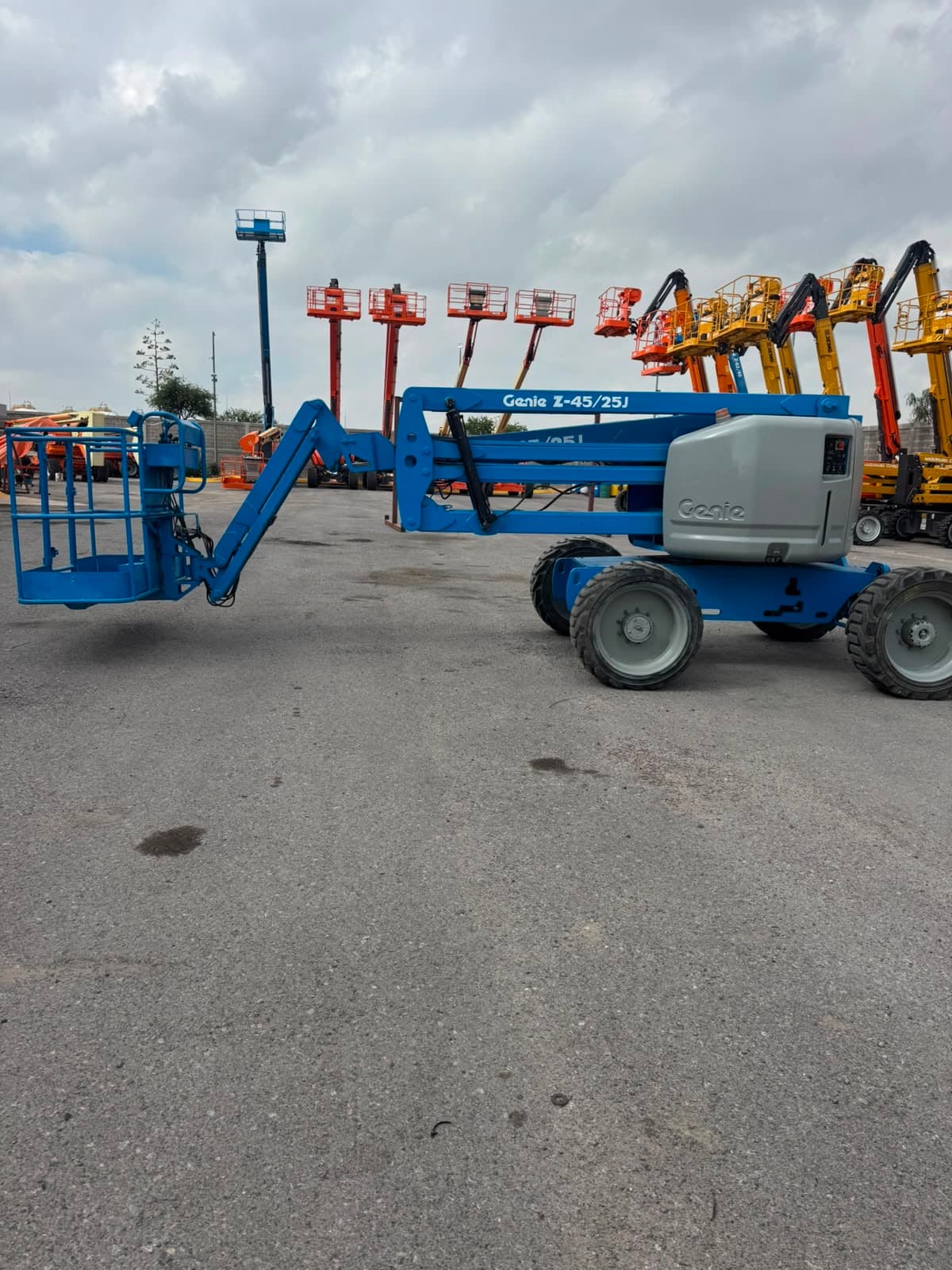 Plataforma articulada Genie Z-45/25J miniatura 3