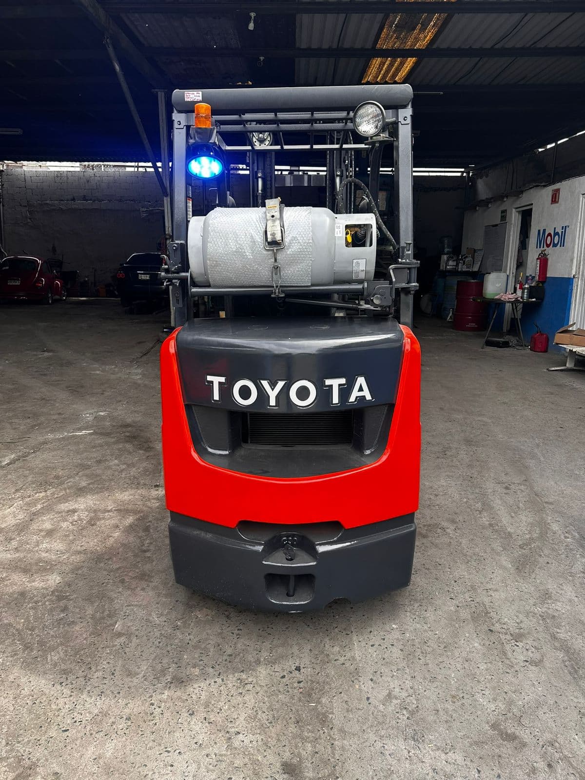 Montacargas Toyota (Gas LP) miniatura 3